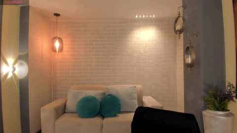 AMY R  online show from March 14, 12:10 pm