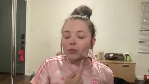 Snapshot of amythrill chatting on September 9, 5:18 am Amy Thrill online show from September 9, 5:18 am