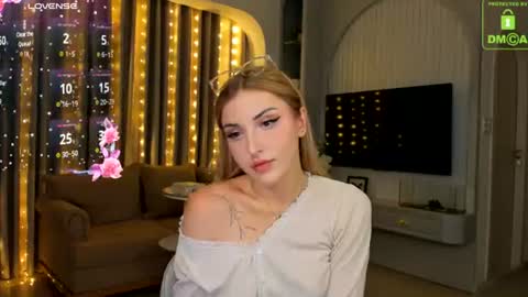 amyvilvet online show from July 1, 9:03 pm