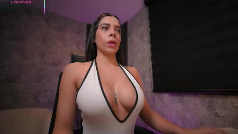 Snapshot of amywalker_ chatting on December 14, 9:03 am AMY WALKER online show from December 14, 9:03 am