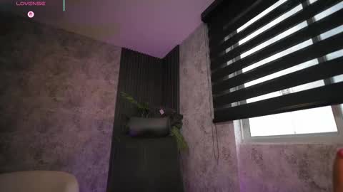 Snapshot of amywalker_ chatting on February 21, 9:16 pm AMY WALKER online show from February 21, 9:16 pm