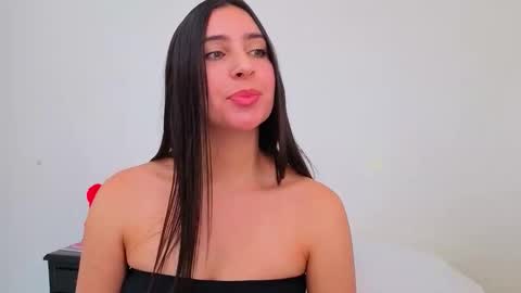 Snapshot of ana_castilo chatting on February 6, 4:21 pm Ana IG an castillo 1 online show from February 6, 4:21 pm