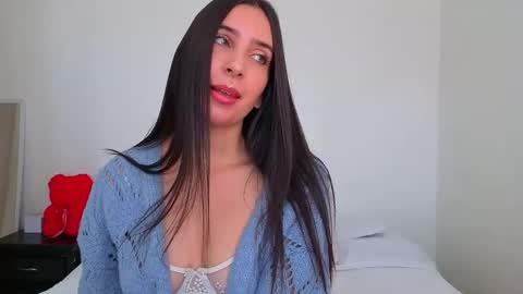 Snapshot of ana_castilo chatting on March 21, 1:26 pm Ana IG an castillo 1 online show from March 21, 1:26 pm