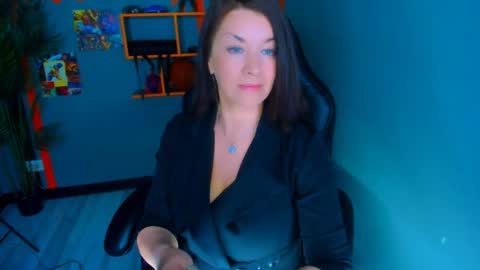 Snapshot of ana_mills chatting on May 1, 10:09 am Ana online show from May 1, 10:09 am