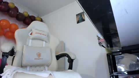 Im anna but you can call me as you want online show from February 10, 7:17 pm