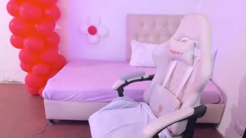 Im anna but you can call me as you want online show from March 13, 10:49 pm