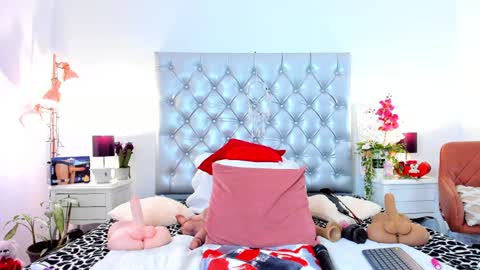 Snapshot of anaa_bellaa chatting on January 3, 3:22 pm anaa_bellaa online show from January 3, 3:22 pm