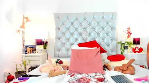 Snapshot of anaa_bellaa chatting on March 6, 4:17 pm anaa_bellaa online show from March 6, 4:17 pm