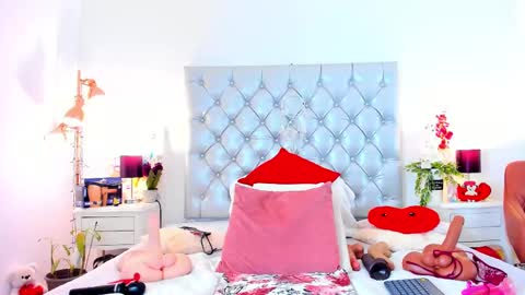 Snapshot of anaa_bellaa chatting on March 7, 1:07 pm anaa_bellaa online show from March 7, 1:07 pm