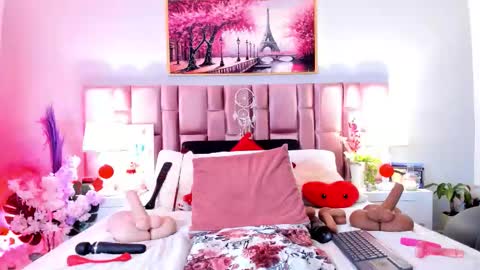 Snapshot of anaa_bellaa chatting on December 4, 12:25 pm anaa_bellaa online show from December 4, 12:25 pm