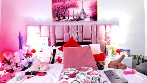 Snapshot of anaa_bellaa chatting on December 5, 12:25 pm anaa_bellaa online show from December 5, 12:25 pm