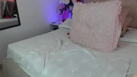 Snapshot of anaa_moon chatting on February 6, 4:39 am Ana Moon online show from February 6, 4:39 am