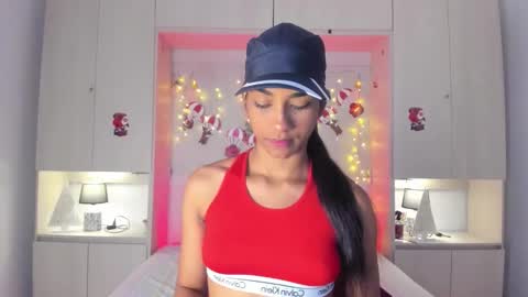 anaacollins_ online show from December 16, 7:52 pm