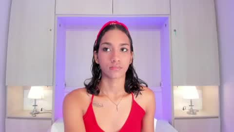 anaacollins_ online show from July 16, 12:11 pm
