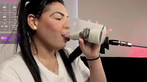 Snapshot of anabel693_ chatting on May 8, 12:43 pm Anabel Alice Gandara online show from May 8, 12:43 pm