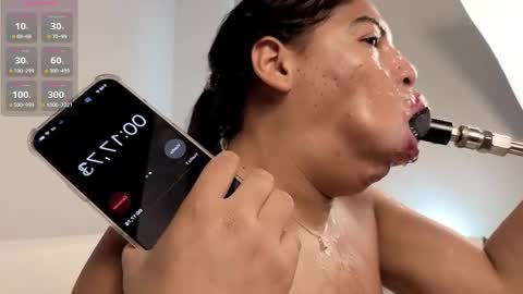 Snapshot of anabel693_ chatting on May 31, 6:09 pm Anabel Alice Gandara online show from May 31, 6:09 pm