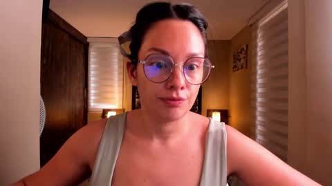Snapshot of anabel_25 chatting on January 30, 6:43 pm Anabel online show from January 30, 6:43 pm