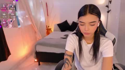 ANABEL WOLF  online show from November 18, 3:38 pm