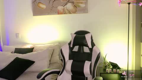 ANABEL WOLF  online show from February 25, 3:21 pm