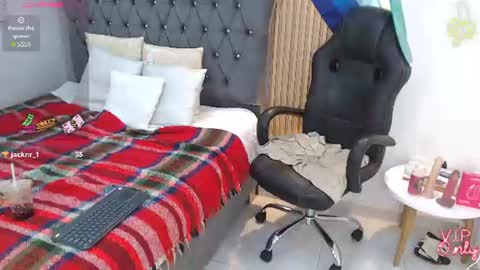 Snapshot of anaciet_evans chatting on July 7, 6:47 am Anaciet Evans online show from July 7, 6:47 am