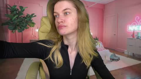 Snapshot of anacondaon chatting on March 12, 7:24 am Nika online show from March 12, 7:24 am