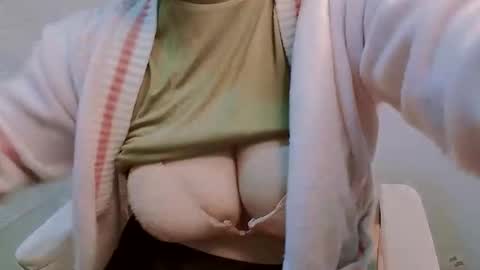 Snapshot of anacutieee chatting on February 10, 2:04 am anacutieee online show from February 10, 2:04 am