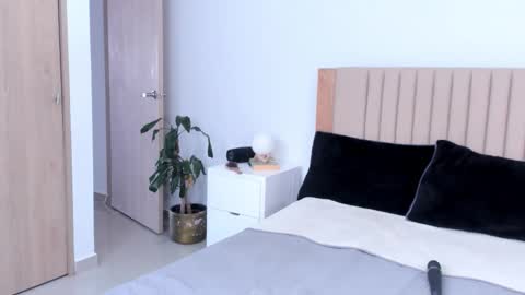 Ana Henao or Annie... Follow me ahenaocb Insta  X online show from October 27, 8:02 pm