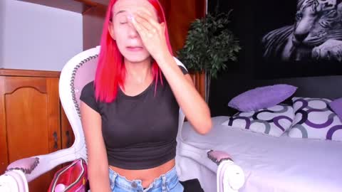 Snapshot of anahi__18 chatting on January 21, 2:33 am Anahi online show from January 21, 2:33 am