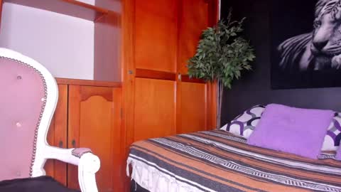 Snapshot of anahi__18 chatting on January 29, 3:01 am Anahi online show from January 29, 3:01 am