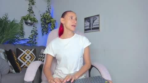 Snapshot of anahi__18 chatting on February 1, 11:32 am Anahi online show from February 1, 11:32 am