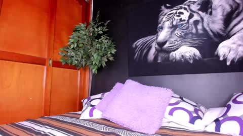 Snapshot of anahi__18 chatting on February 5, 5:52 am Anahi online show from February 5, 5:52 am