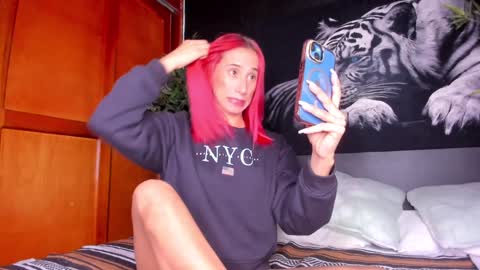 Snapshot of anahi__18 chatting on February 6, 2:55 am Anahi online show from February 6, 2:55 am