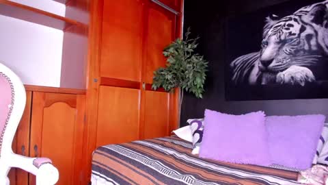 Snapshot of anahi__18 chatting on February 9, 12:39 am Anahi online show from February 9, 12:39 am