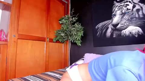 Snapshot of anahi__18 chatting on February 15, 7:06 pm Anahi online show from February 15, 7:06 pm