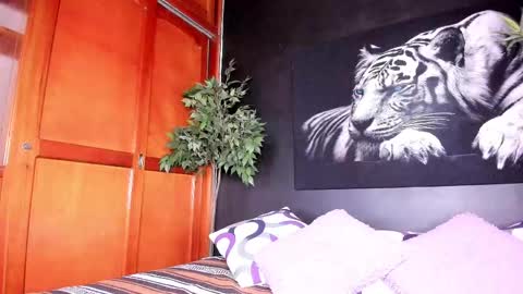 Snapshot of anahi__18 chatting on February 19, 3:06 am Anahi online show from February 19, 3:06 am