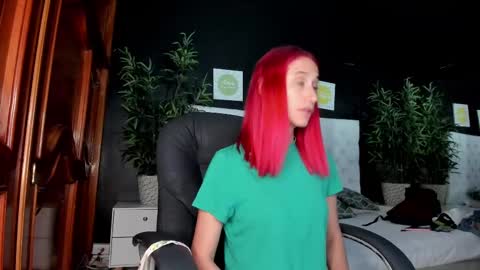 Snapshot of anahi__18 chatting on February 22, 11:24 am Anahi online show from February 22, 11:24 am