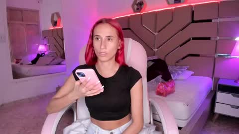 Snapshot of anahi__18 chatting on March 1, 12:07 am Anahi online show from March 1, 12:07 am