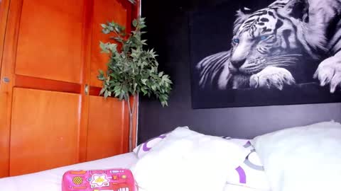 Snapshot of anahi__18 chatting on March 7, 3:08 am Anahi online show from March 7, 3:08 am