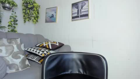 Snapshot of anahi__18 chatting on March 8, 3:24 pm Anahi online show from March 8, 3:24 pm