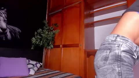 Snapshot of anahi__18 chatting on September 16, 3:07 am Anahi online show from September 16, 3:07 am