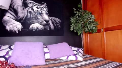 Snapshot of anahi__18 chatting on September 20, 1:50 am Anahi online show from September 20, 1:50 am