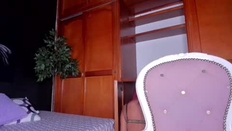 Snapshot of anahi__18 chatting on October 13, 11:38 pm Anahi online show from October 13, 11:38 pm