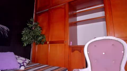 Snapshot of anahi__18 chatting on October 21, 3:18 am Anahi online show from October 21, 3:18 am