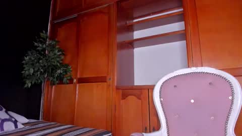 Snapshot of anahi__18 chatting on October 23, 3:06 am Anahi online show from October 23, 3:06 am