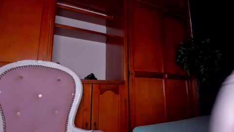 Snapshot of anahi__18 chatting on November 25, 3:06 am Anahi online show from November 25, 3:06 am