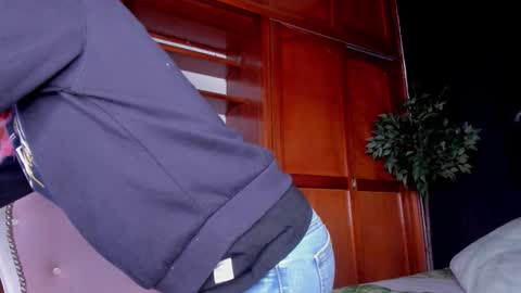 Snapshot of anahi__18 chatting on December 16, 3:22 am Anahi online show from December 16, 3:22 am