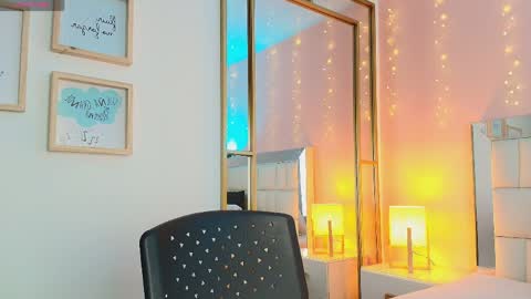 Anahi  online show from April 7, 7:14 pm