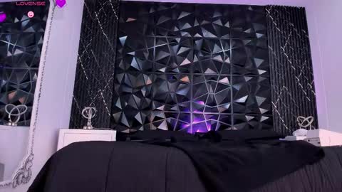 Im Sara  online show from March 10, 1:05 pm