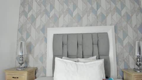   online show from September 25, 11:47 am