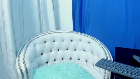 analia18  online show from January 10, 4:09 pm